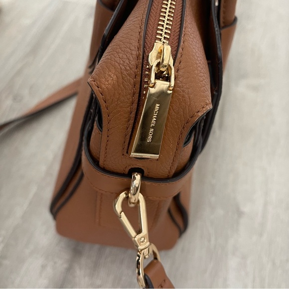 MICHAEL KORS - Mercer Medium Pebbled Belted Satchel - Picture 9 of 11